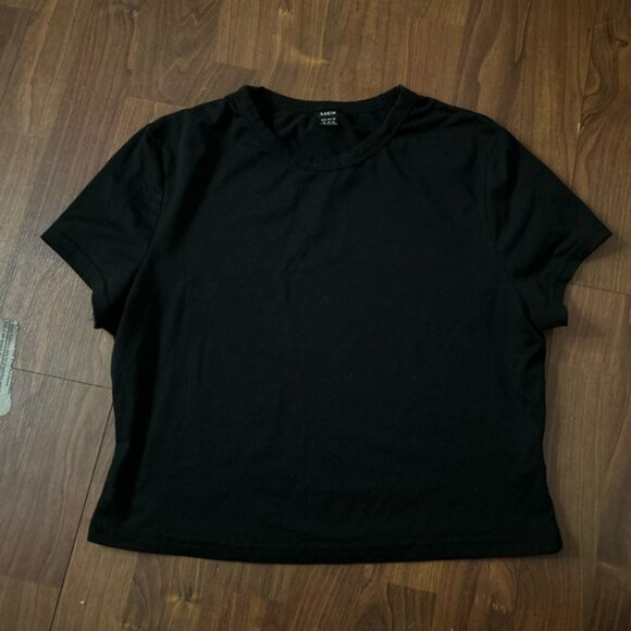 Black Short Sleeve T-Shirt cropped - Picture 1 of 2